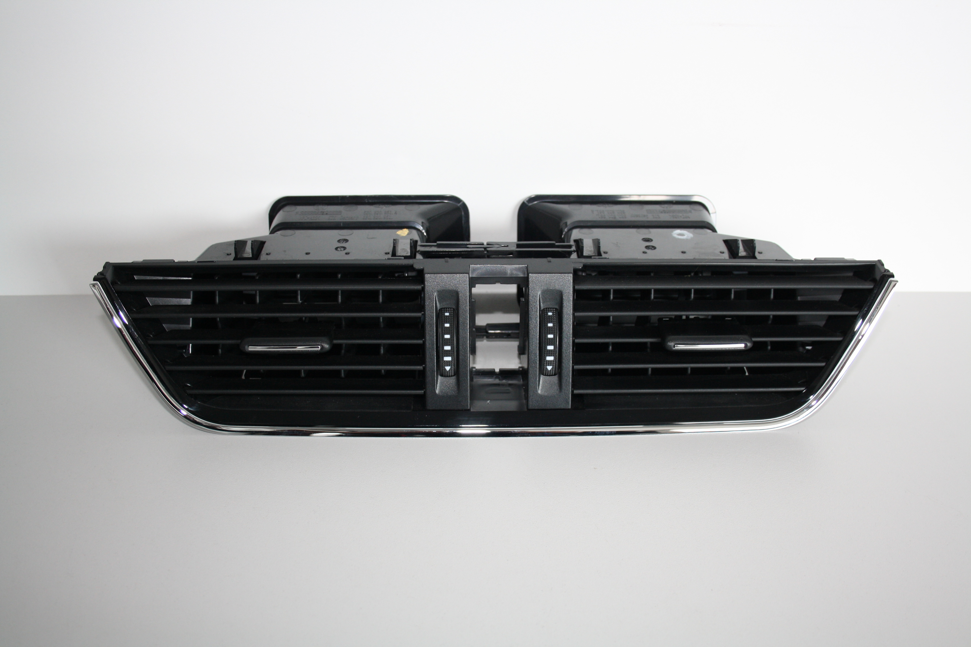 Výdech topení Škoda Octavia III - střed