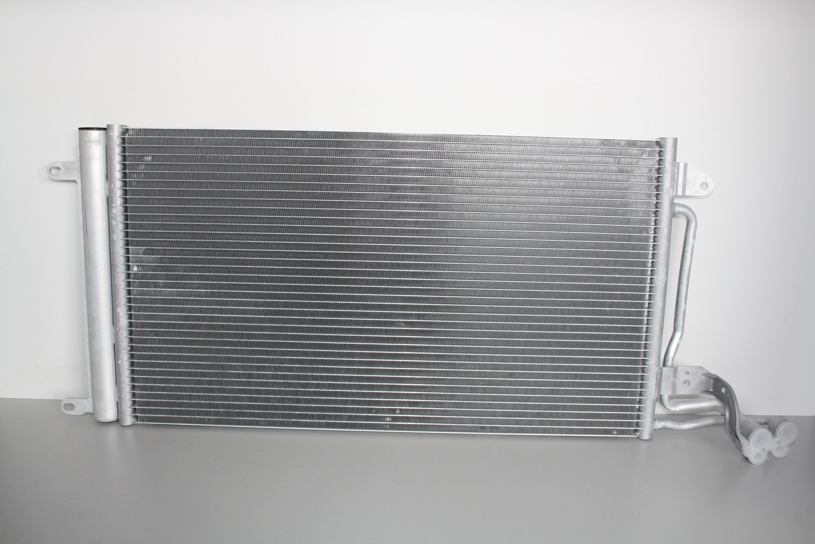 Chladič klimatizace (kondenzátor) 6R0820411T