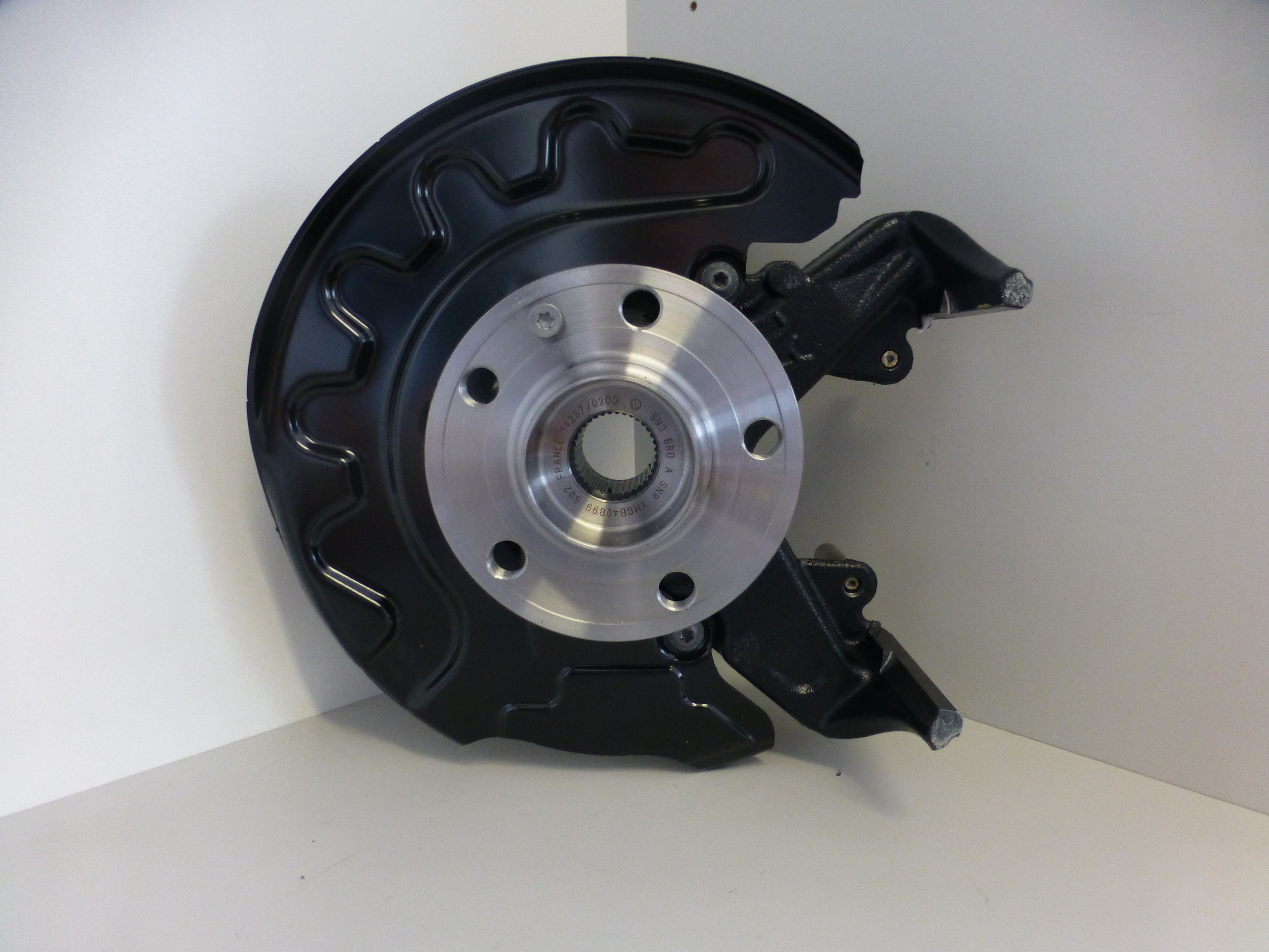 Hlava ložiska čepu kola(těhlice)-pravá