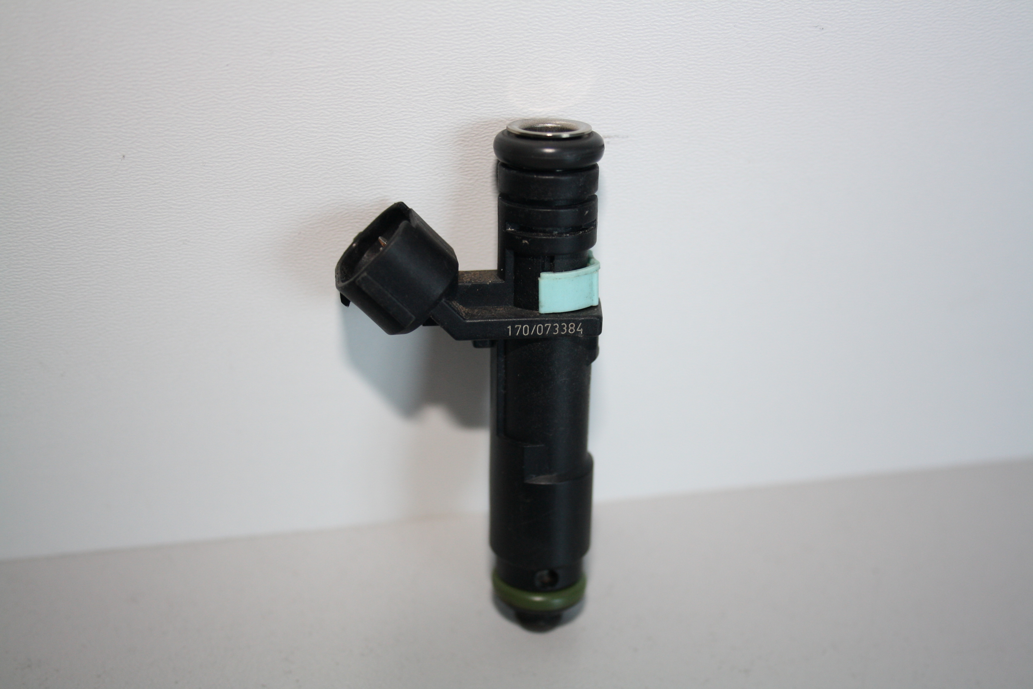 Vstřikovací ventil 03D906031F pro 1.2 6v HTP - použitý