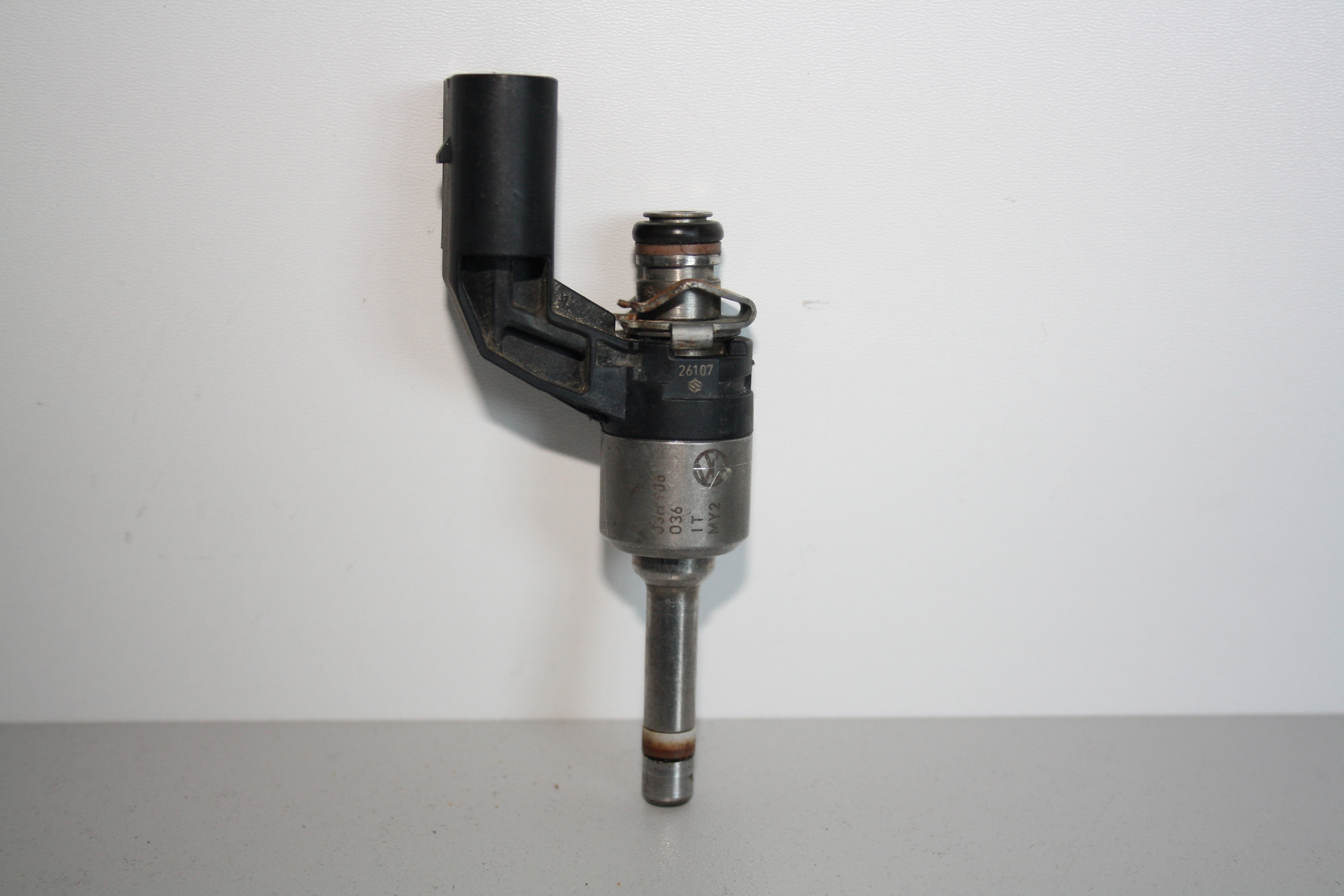 Vstřikovací ventil 03H906036 pro 3,6 FSI V6 - použitý