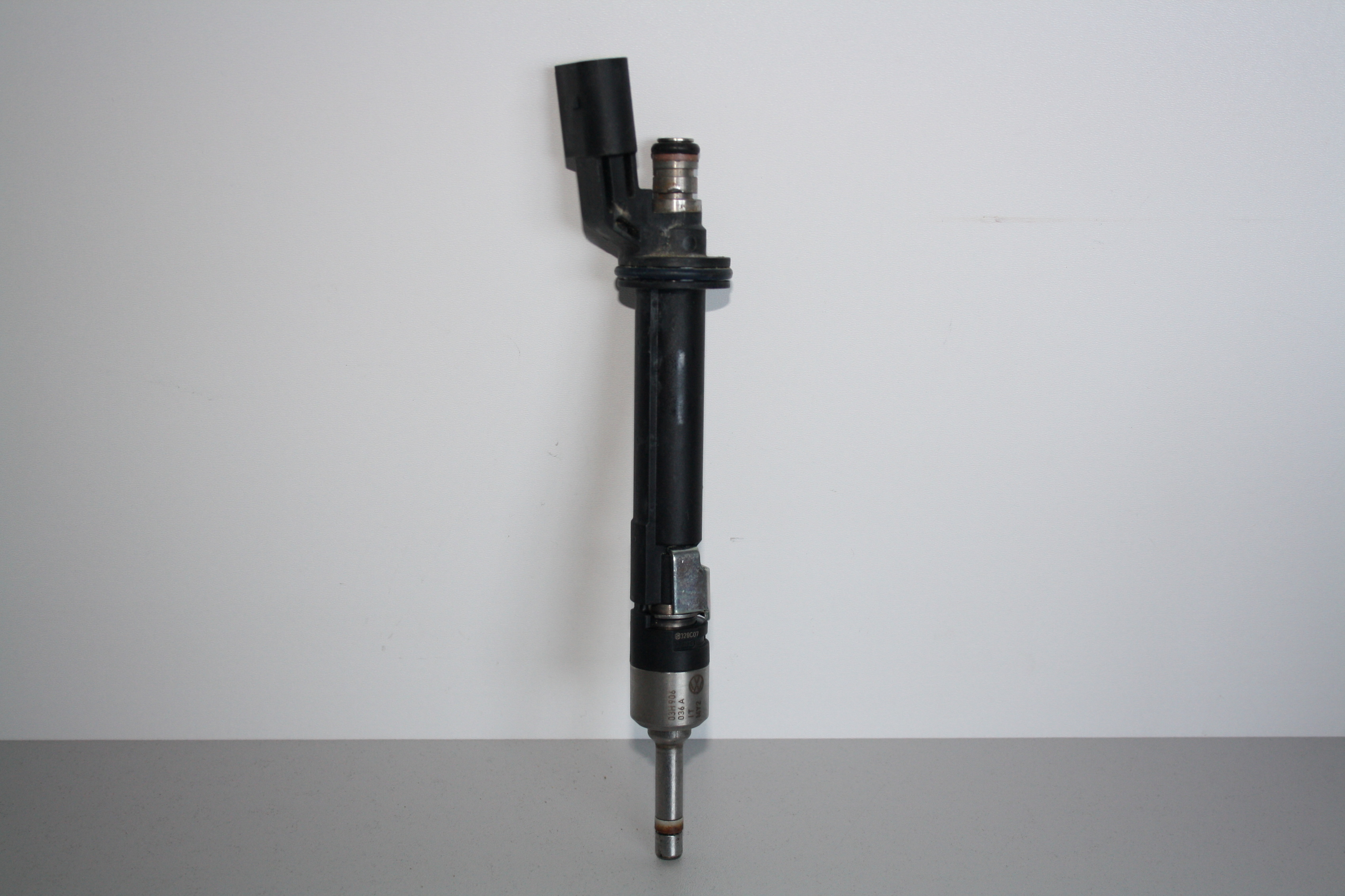 Vstřikovací ventil 03H906036A pro 3,6 FSI V6 - použitý