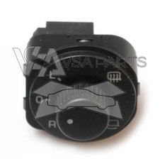 Spínač zpětného zrcátka